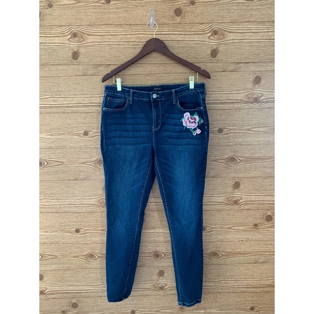 REITMANS FLORAL EMBROIDERED ROSE JEANS
